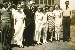 picture of Folsomville graduating class of 1933